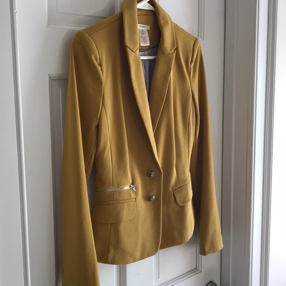 Yellow Blazer - Picture 3 of 5
